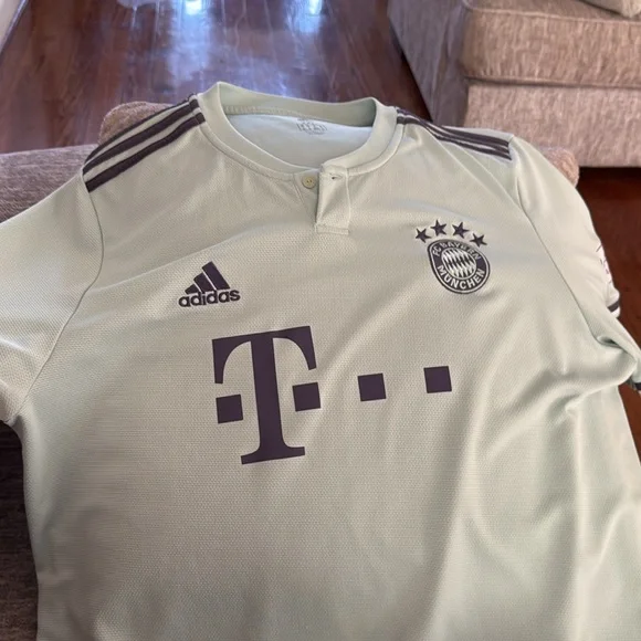 TWO Men’s Soccer Jersey - Picture 3 of 9